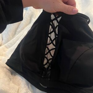 (10) Lululemon black sports bra